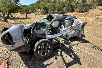 Tunceli'de cip ile kamyon çarpıştı; baba ve 4 yaşındaki oğlu öldü, 6 yaralı