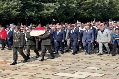 Mansur Yavaş'tan Anıtkabir'e 'Sakarya Meydan Muharebesi' ziyareti