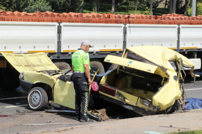 Eskişehir'de otomobil, ikiye bölündü; 1 ölü, 3 yaralı