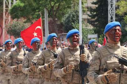 Adana'da Zafer Bayramı kutlaması