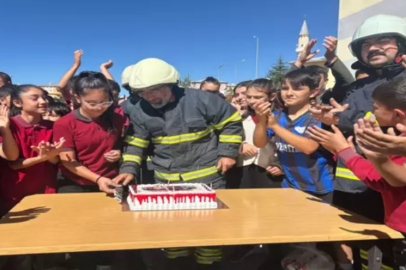 Okula yangın ihbarına gelen itfaiyecilere pastalı sürpriz