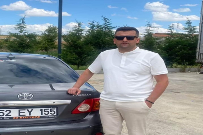 Kamyondaki tomruklar otomobilin üzerine düştü: 1 ölü