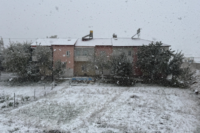 Bitlis’e mevsimin ilk karı yağdı