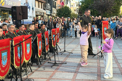 Edirne'de askeri bandonun 29 Ekim konserinde çocuklar şeflik yaptı