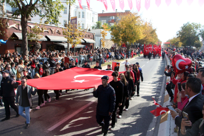 Trakya'da 29 Ekim kutlamaları; alanlar Türk bayrakları taşıyanlar ile doldu