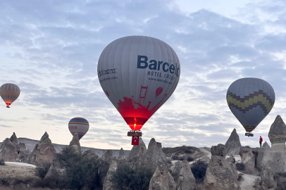 Sıcak hava balonları, Atatürk posterleri ve Türk bayraklarıyla havalandı