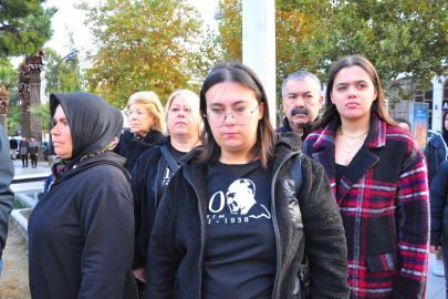 Siren sesiyle gözyaşlarını tutamayan Büşra: Atatürk'ü çok sevdiğimden duygulandım