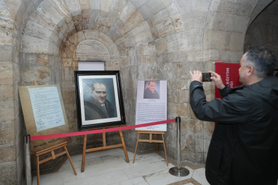 MEB: Tarihi Atatürk portresi, Anıtkabir'de yoğun ilgi gördü