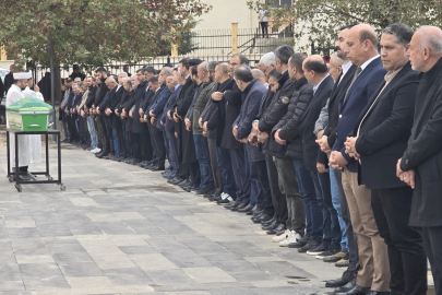 Aracında ölü bulunan milletvekilinin kardeşi, toprağa verildi