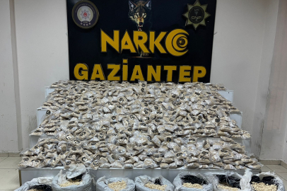 Gaziantep’te 3 milyon 204 bin sentetik hap ile 27 kilo metamfetamin ele geçirildi