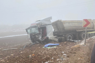 Ankara'da aynı firmaya ait iki TIR çarpıştı: 1 ölü, 1 yaralı