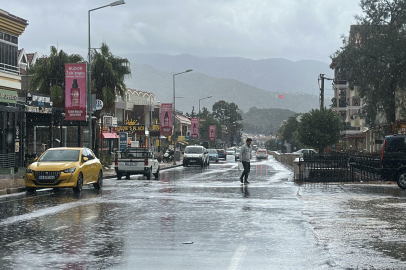 Marmaris'te sağanak etkili oldu