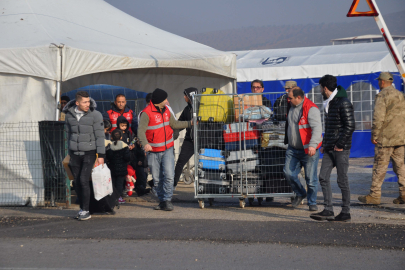 Suriyeliler Cilvegözü'nden ülkelerine dönüyor