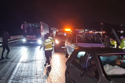 Yaralılara müdahalede eden sağlıkçılara otomobil çarptı; 2’si sağlıkçı 10 yaralı