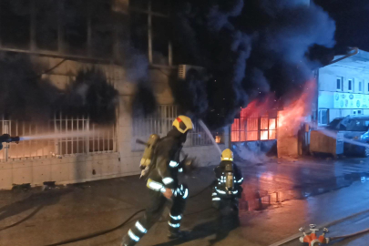 Bursa'da, 3 katlı tekstil atölyesinde yangın