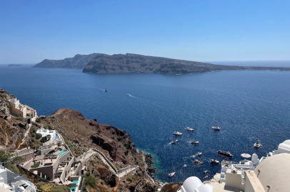 Ege'deki sismik hareketlilik nedeniyle yaklaşık 9 bin kişi Santorini Adası'nı terk etti