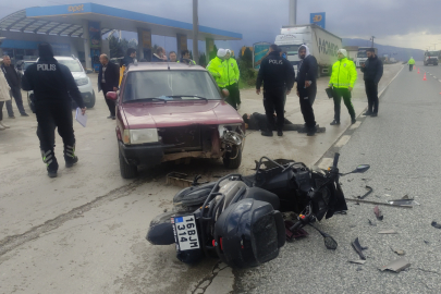 Otomobille çarpışan motosikletin sürücüsü yaralandı